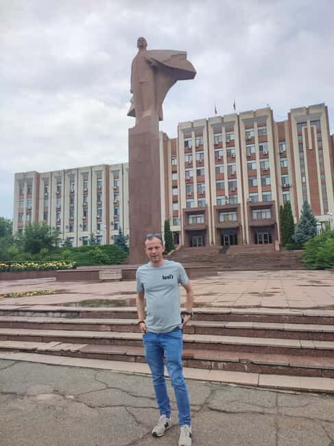 Chisinau:Transnistria Soviet Era& Castle Mimi Winery by car - An Introduction to the Tour