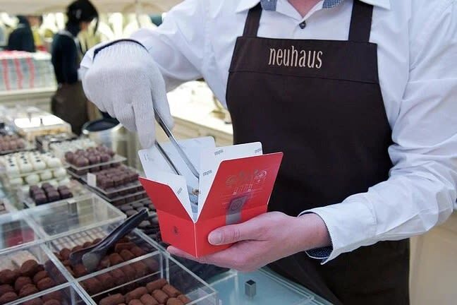 Chocolate Walking Tour and Workshop in Brussels - A chocolate tour with Brussels around it