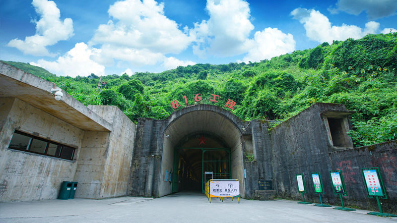 Chongqing 816 Nuclear Plant & Wuling Mountain Grand Canyon Full-Day Small Group Tour - Two stops, one very different day