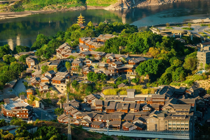 Chongqing & Chengdu In-Depth Pure Play 6-Day Tour - Chongqing’s layers begin with a river crossing