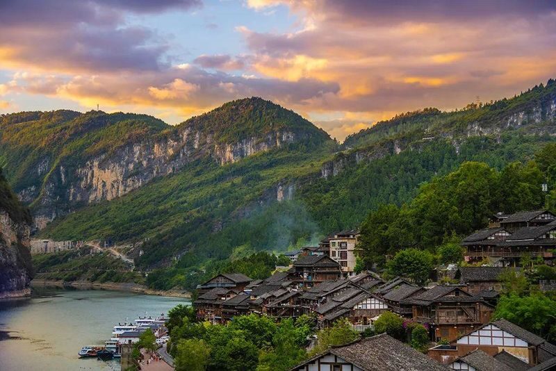 Chongqing Chiyou Jiulicheng & Wujiang Gallery Day Tour - Gongtan Ancient Town and realistic expectations