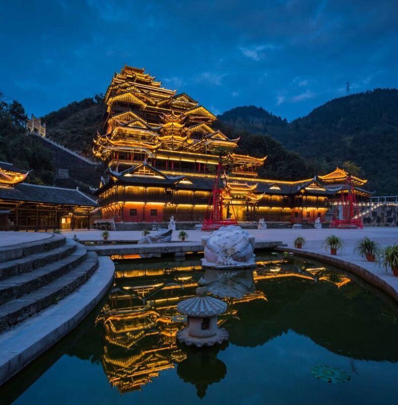 Chongqing Chiyou Jiulicheng & Wujiang Gallery Day Tour - The guide can make a big difference