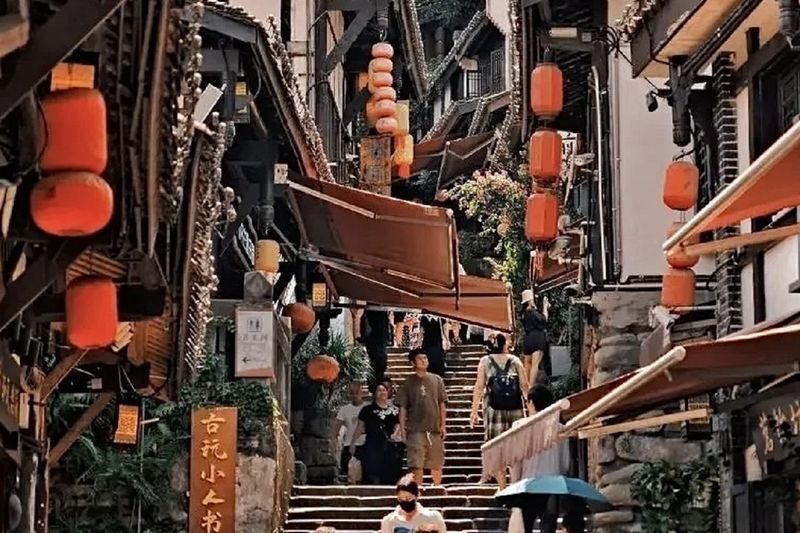 Chongqing Cuisine and City Highlights Private Tour - The 1941 theater and Chongqing hotpot
