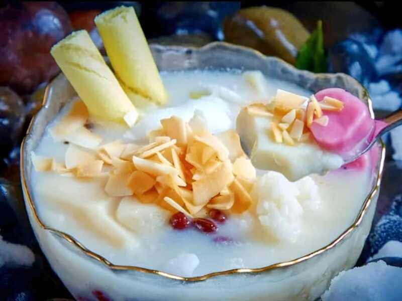 Chongqing: Food Tour with Old Town and Magical Night Views - Authentic Noodles and Modern Drinks