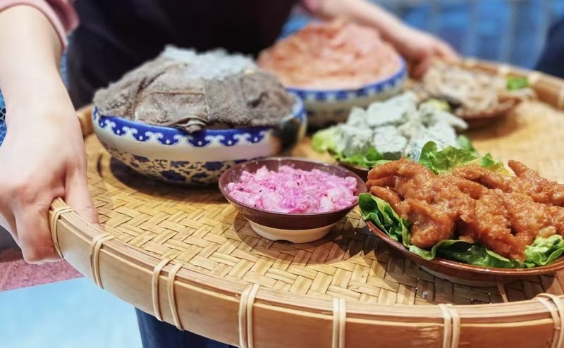 Chongqing Hongyadong & Kuixinglou Half-Day Authentic Food Exploration - Who will get the most from this outing?