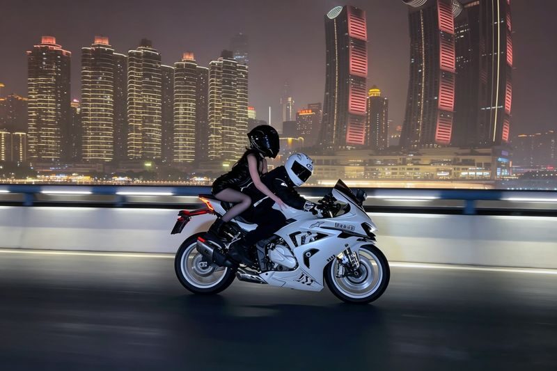 Chongqing Internet-famous Motorcycle Photo & Video Experience - What the team does well, and where plans can snag