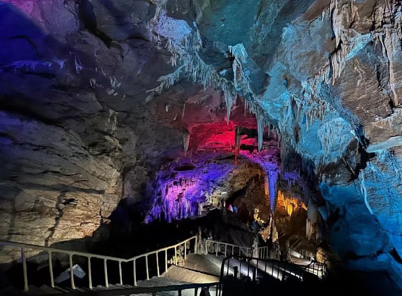 Chongqing Karst 2-Day Tour + Three Natural Bridges + Fairy Mountain + Furong Cave - Impression Wulong and the overnight stay