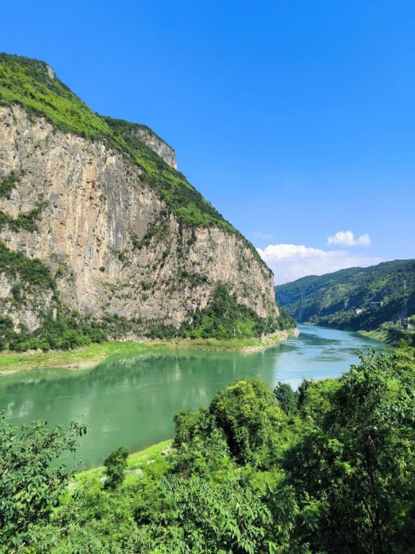 Chongqing Three Natural Bridges & Longshui Gorge Small Group Day Tour - Longshui Gorge: steps, water, and a careful pace