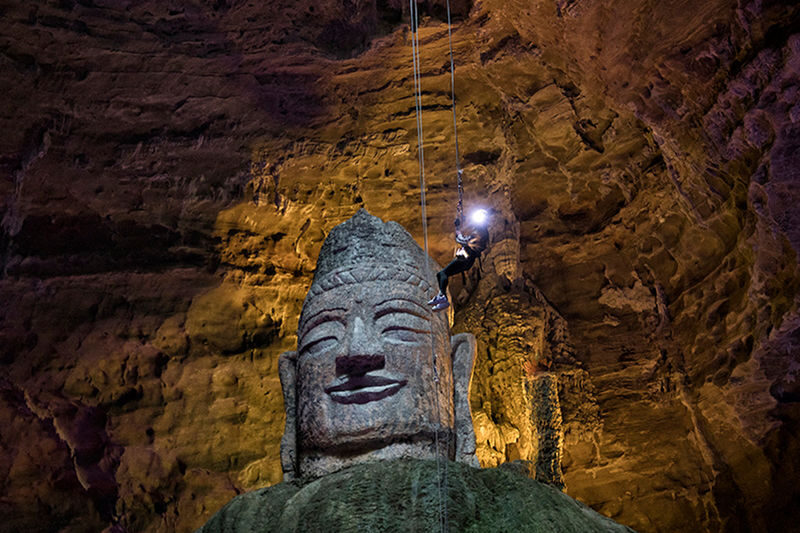 Chongqing Tianyan Cave Rock Descent/Via Ferrata - A cave descent with a very different photo backdrop