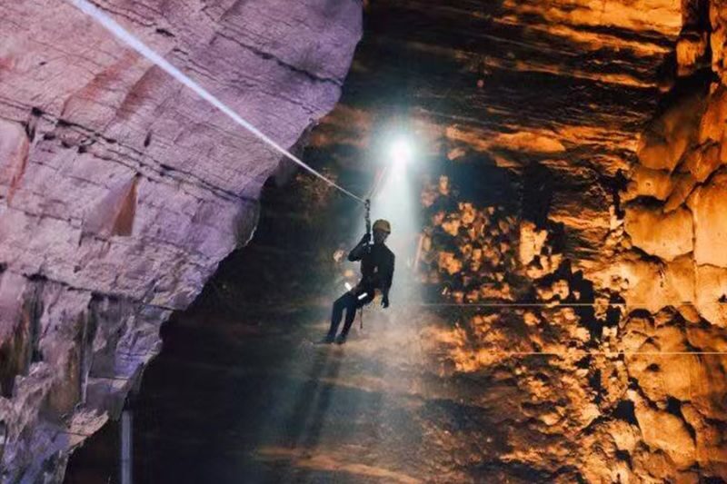Chongqing Tianyan Cave Rock Descent/Via Ferrata - Photos, gear, and small details that matter