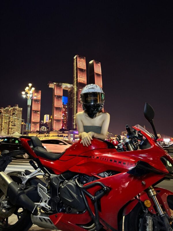 Chongqing Trendding Motorbike Video Shooting Experience - Pose coaching makes the session easier