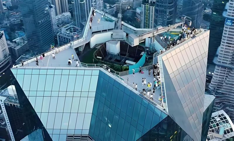 Chongqing WFC Panoramic Fun - Who will enjoy this high-rise stop