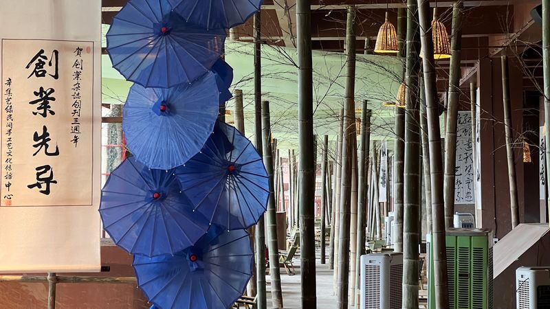 Chongqing Wharf Teahouse (Hongyadong Branch) & a great place to drink tea and enjoy the view - A tea break above the meeting of two rivers