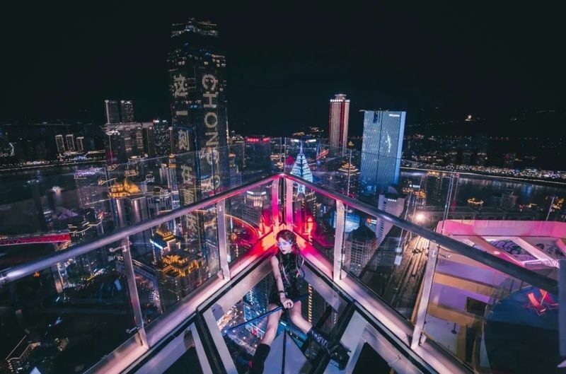 Chongqing World Trade Center Sky Observation Deck 131 Ticket - A glass elevator that sets the scene