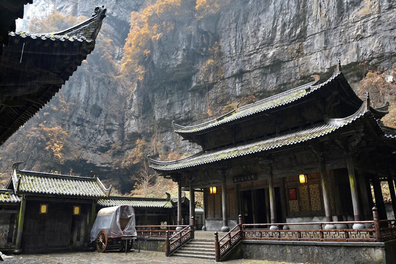 Chongqing Wulong Karst National Park Day Tour - How much help does the guide provide?