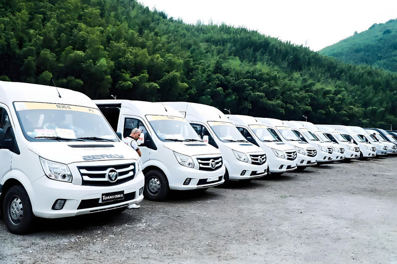 Chongqing Wulong Three Natural Bridges + Longshui Gorge Fissure/Xiannyushan National Forest Park Pure Play One-Day Tour (Small Group within 8 people + 9 AM Late Departure + Optional English-speaking Driver + Scenic Area Shuttle Bus) - Longshui Gorge: narrower, darker and harder on the legs