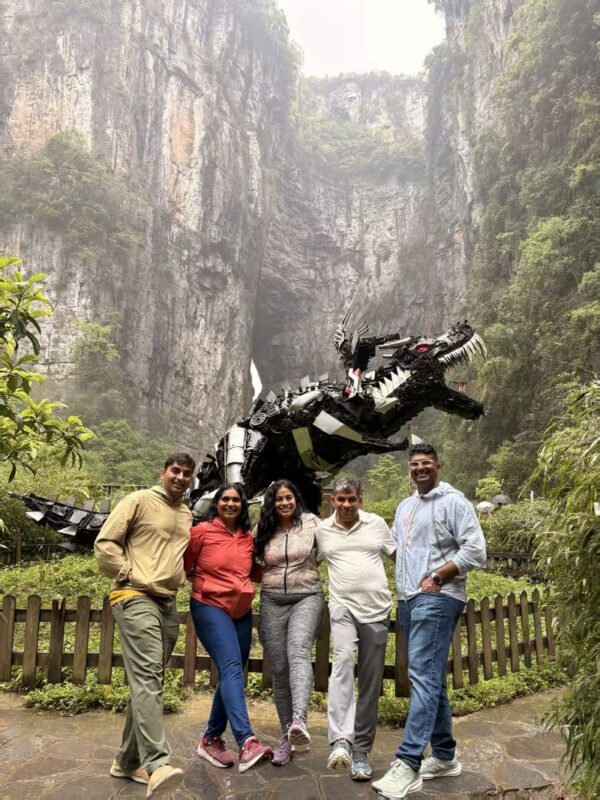 Chongqing Wulong Three Natural Bridges + Longshuixia Fissure / Fairy Mountain 2+1 Luxury Van and Bus Tour (Chinese/English/Thai Guide) - What to know before you book