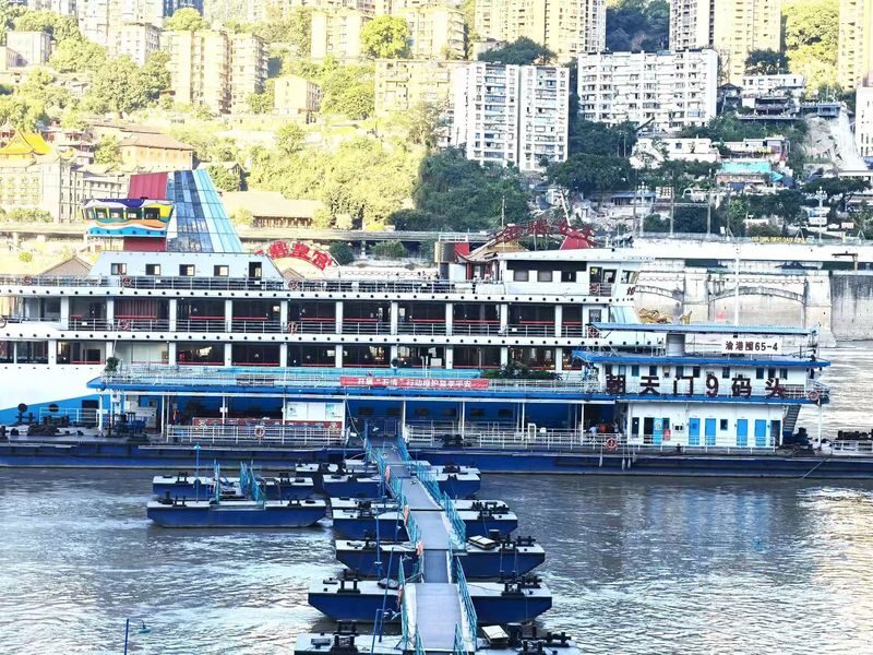 Chongqing Yangtze River and Qianximen Bridge Cruise - Crowds and comfort: set your expectations