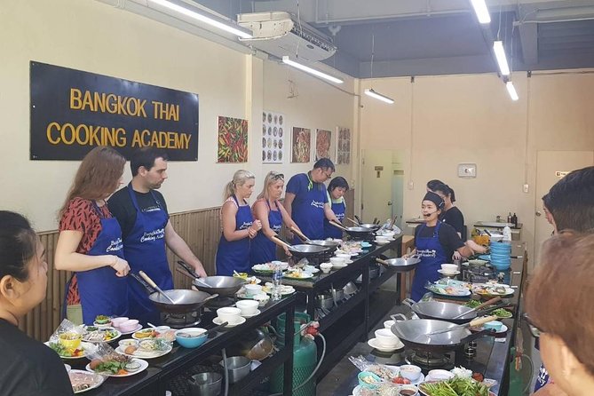 Choose 5 Dishes: Half-Day Cooking Class in Sukhumvit With Market Tour - Class Overview and Experience