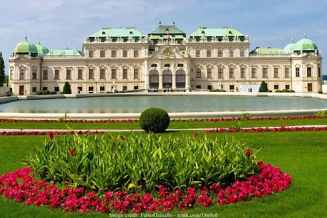 Christmas at Belvedere: Private Tour of the Upper Palace & Market - The Sum Up