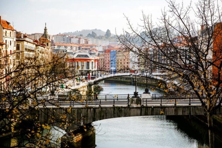 Christmas Charm of Bilbao: A Historic Walk - Tour Highlights