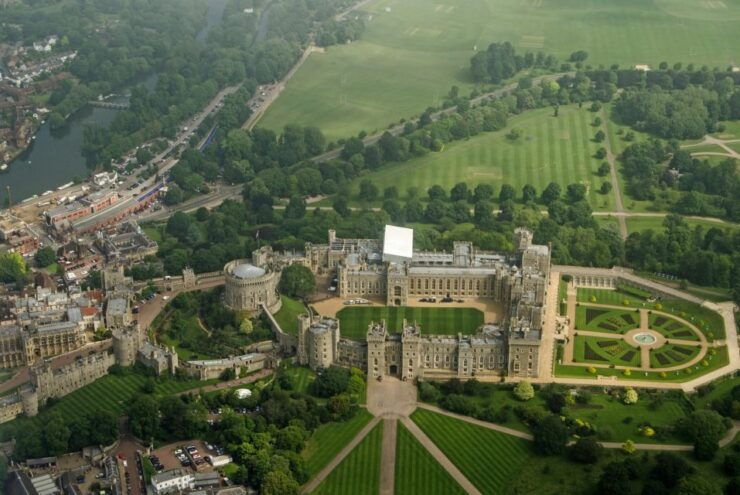 Christmas Day Trip to Windsor, Oxford & Avebury With Lunch - Trip Highlights