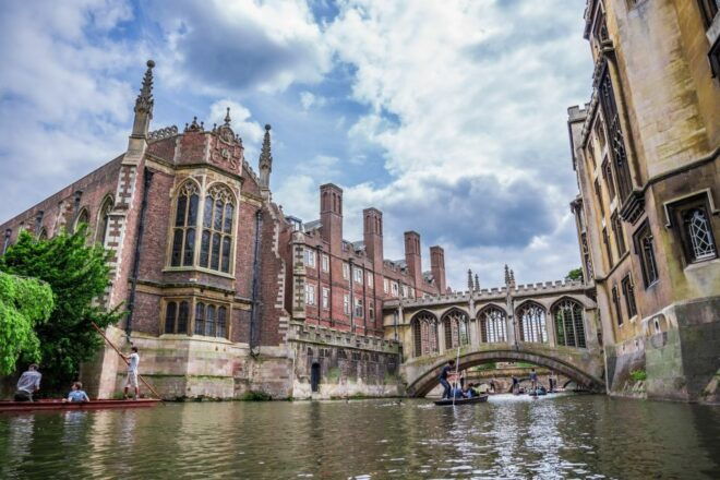 Christmas Day Trip to Windsor, Oxford & Avebury With Lunch - Important Information