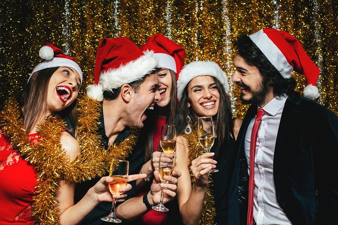 Christmas Eve Dinner Cruise - Pass By: Spectacular Landmarks