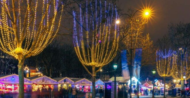 Christmas Exploration of Paris Walking Tour - Explore Le Bon Marché and More