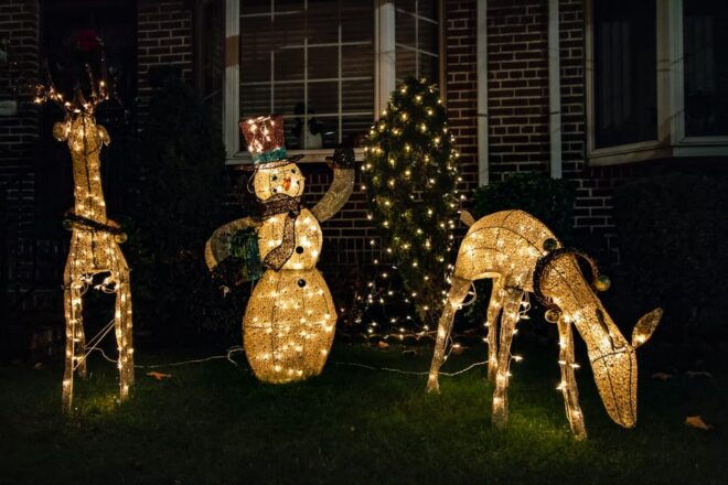 Christmas in New York: Dykers Heights in Spanish - Hudson River History