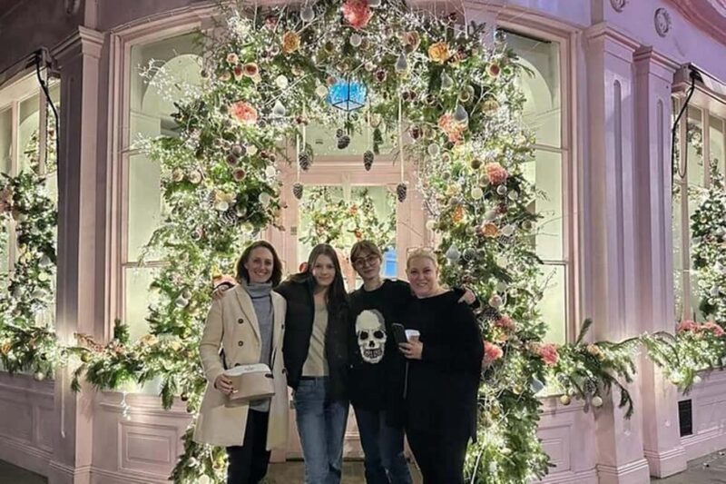 Christmas Lights Taxi Tour with Hotel Pickup - Good To Know