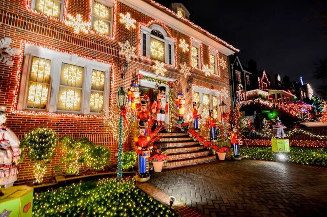 Christmas Lights Tour of Dyker Heights in Brooklyn by a Local - The Value of the Tour
