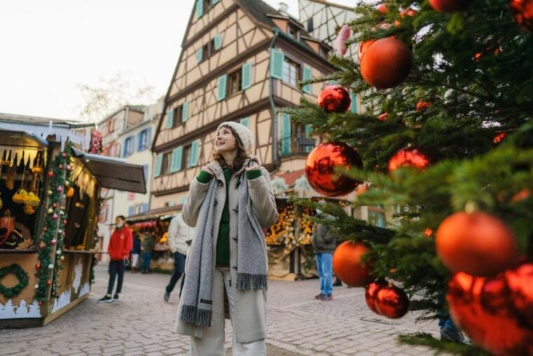 Christmas Magic: A Guided Walking Tour in Strasbourg - Local Artisan Shops and Festive Streets