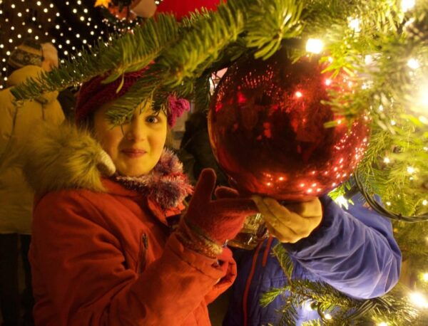 Christmas Magic in Cologne: A Festive Walking Tour - Seasonal Treats and Markets