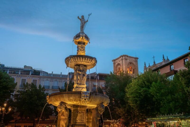 Christmas Magic: Walking Granada’s Historic Highlights - Key Points