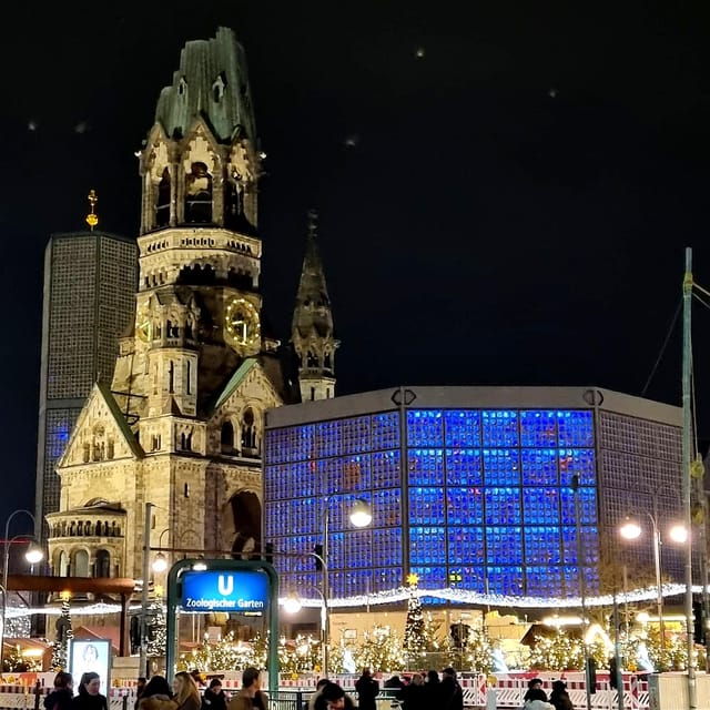 Christmas market lights tour bus through Berlin, free mulled wine (2.5 hours) - Good To Know  
