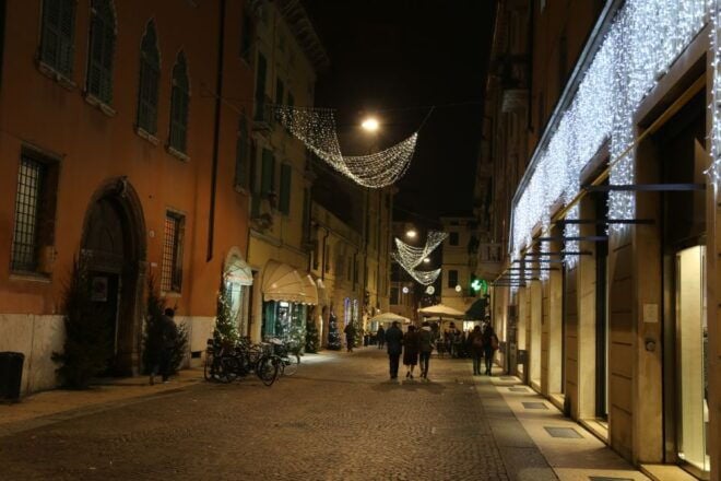 Christmas Sparks in Verona Walking Tour - Highlights