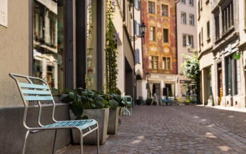 Chur Old Town Tour: Discover 11,000 Years of History - Traversing the Charming Alleyways
