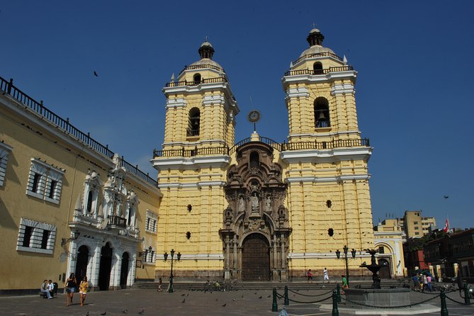 Churches and Balconies of Lima Half Day Tour - Overview of Limas Historic Center