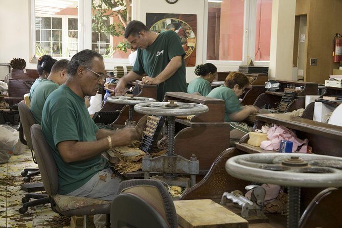 Cigar Demo and Rum Tasting at Graycliff Cigar Company - Good To Know