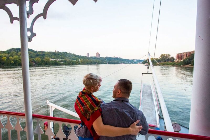 Cincinnati: Riverboat Cruise with Lunch and Entertainment - Views and Scenery