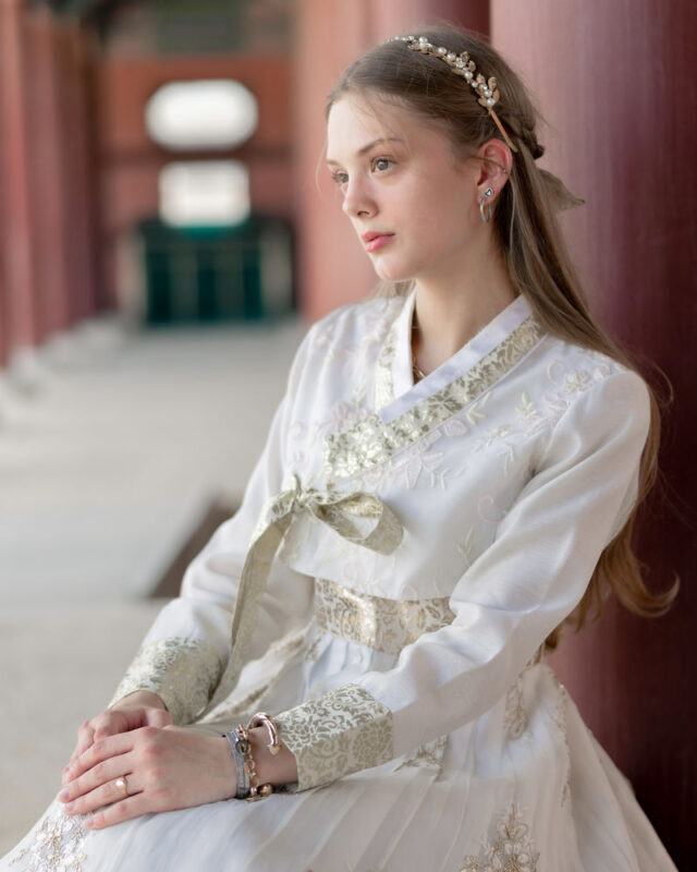 Cinematic Hanbok Photoshoot at Gyeongbokgung - One hour of poses, palace corners, and changing light