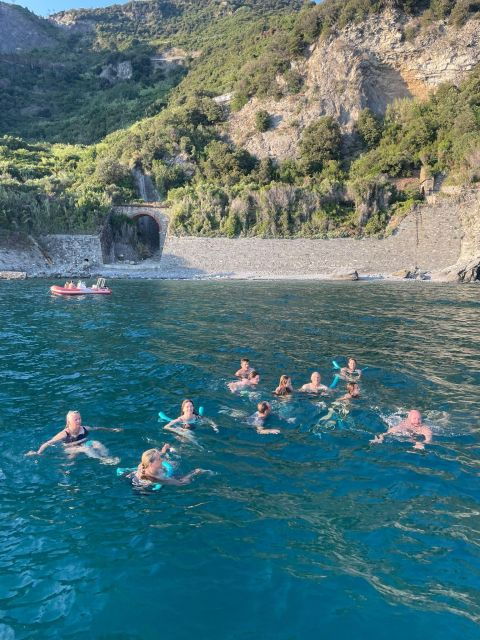 Cinque Terre Boat Tour With a Traditional Ligurian Gozzo - Booking and Reservation