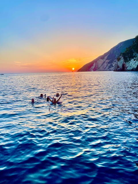 Cinque Terre Giro in Barca 4/8 ore con cibo e bevande - Detailed Breakdown of the Itinerary  