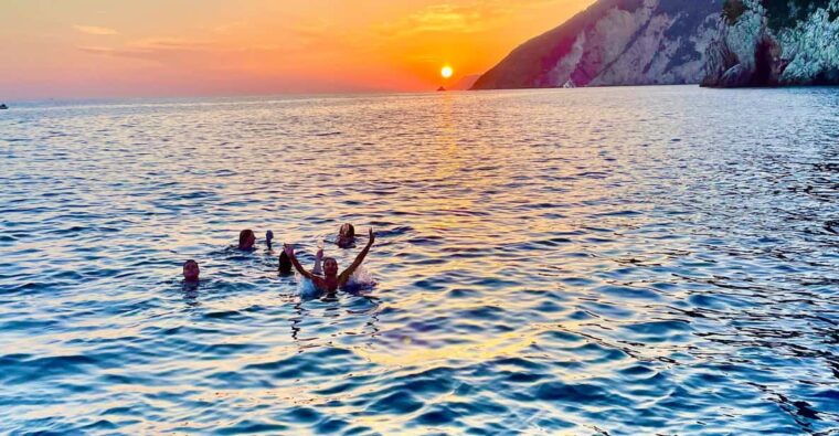 Cinque Terre Giro in Barca 4/8 ore con cibo e bevande - The Value of This Tour  