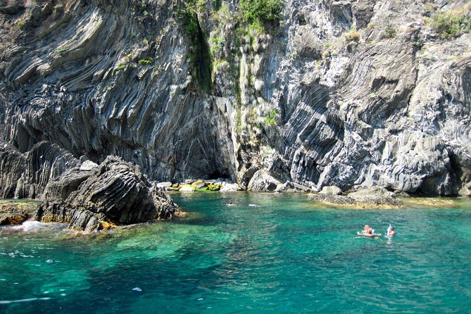 Cinque Terre Small-Group Boat Tour  - Monterosso Al Mare - Snorkeling and Exploring Vernazza