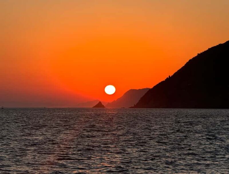 Cinque Terre: Sunset cruise tour with aperitif - Post-Sunset: Dancing and Night Sailing