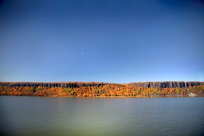 Circle Line: 8-hr Bear Mountain Oktoberfest Cruise - The Landmarks and Viewpoints on the Way Back