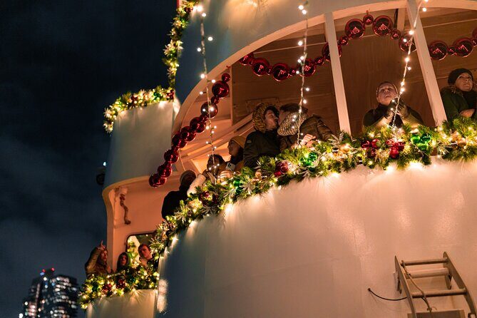 Circle Line: New Years Eve Dinner & Fireworks Cruise (All Ages) - Who Is This Experience Best For?