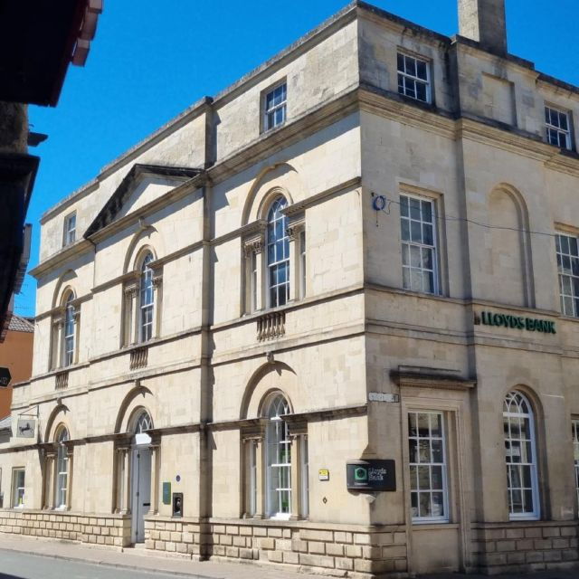 Cirencester's Hidden History: A Self-Guided Audio Tour - Intriguing Stories and Origins